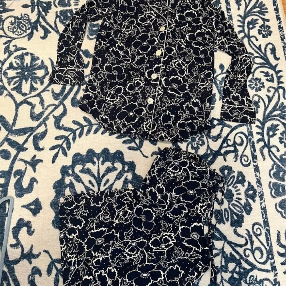 Women’s Ralph Lauren 2 piece button up pajama set size Small